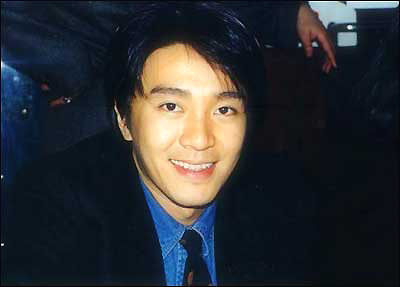 小杨哥麻烦大了！疑小杨哥夜店亲吻照曝出辛巴已经同意帮助沫沫